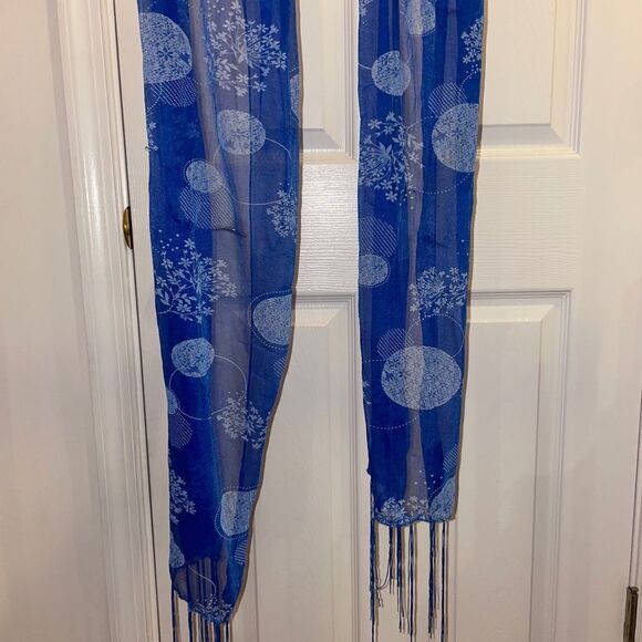 SCARVES AN ASSORTMENT OF NO NAMES - Picture 6 of 15